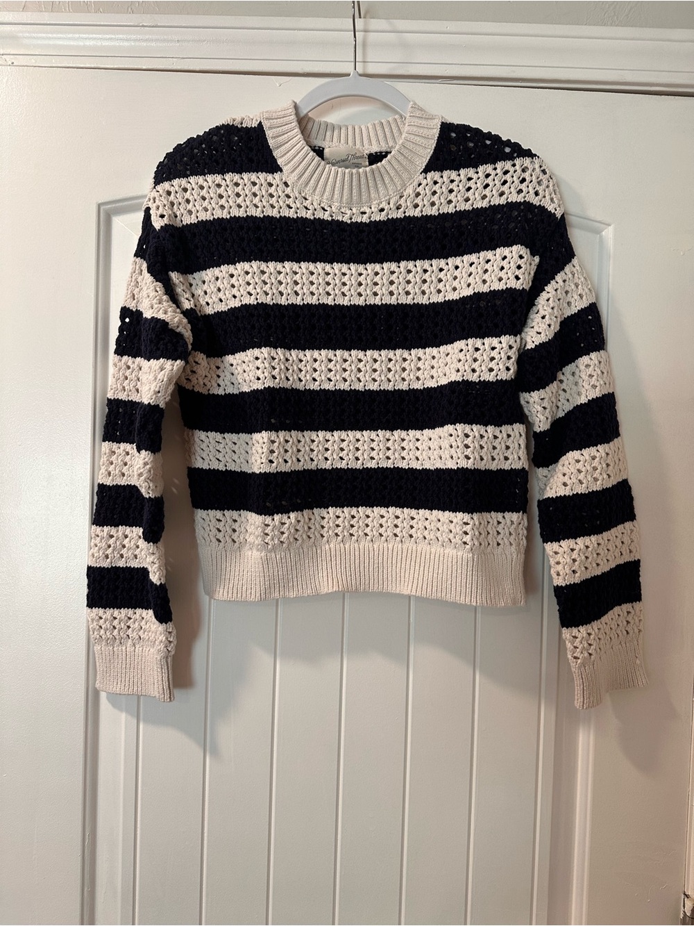Universal Thread Black & Cream Striped Open-Knit Crew Sweater